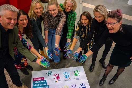 Van links naar rechts: v.l.n.r. Herman Gebben, Kits Primair Sara Boxem, Welzijnswerk Midden-Drenthe Annelies Bakelaar, CKC Drenthe Gerry Berends, Bibliotheek Midden-Drenthe Rhea ter Laak, GGD Drenthe Marrit Otten, Huisartsen Midden-Groningen Esmée Post, Volta Beilen Rieja Raven, Gemeente Midden-Drenthe